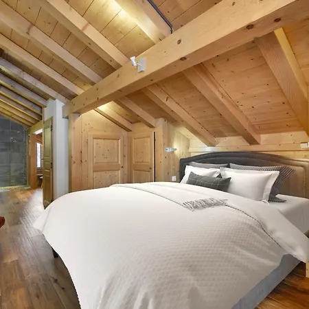 De Luxe: 13 Pers, Jacuzzi, Animaux Admis Chalet *