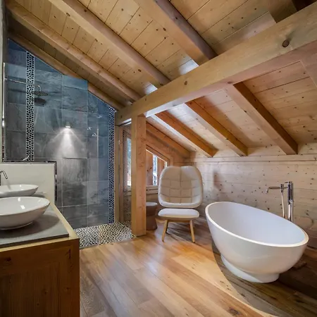 Chalet De Luxe: 13 Pers, Jacuzzi, Animaux Admis