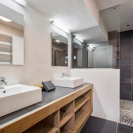 Chalet De Luxe: 13 Pers, Jacuzzi, Animaux Admis - Fr-1-663-60